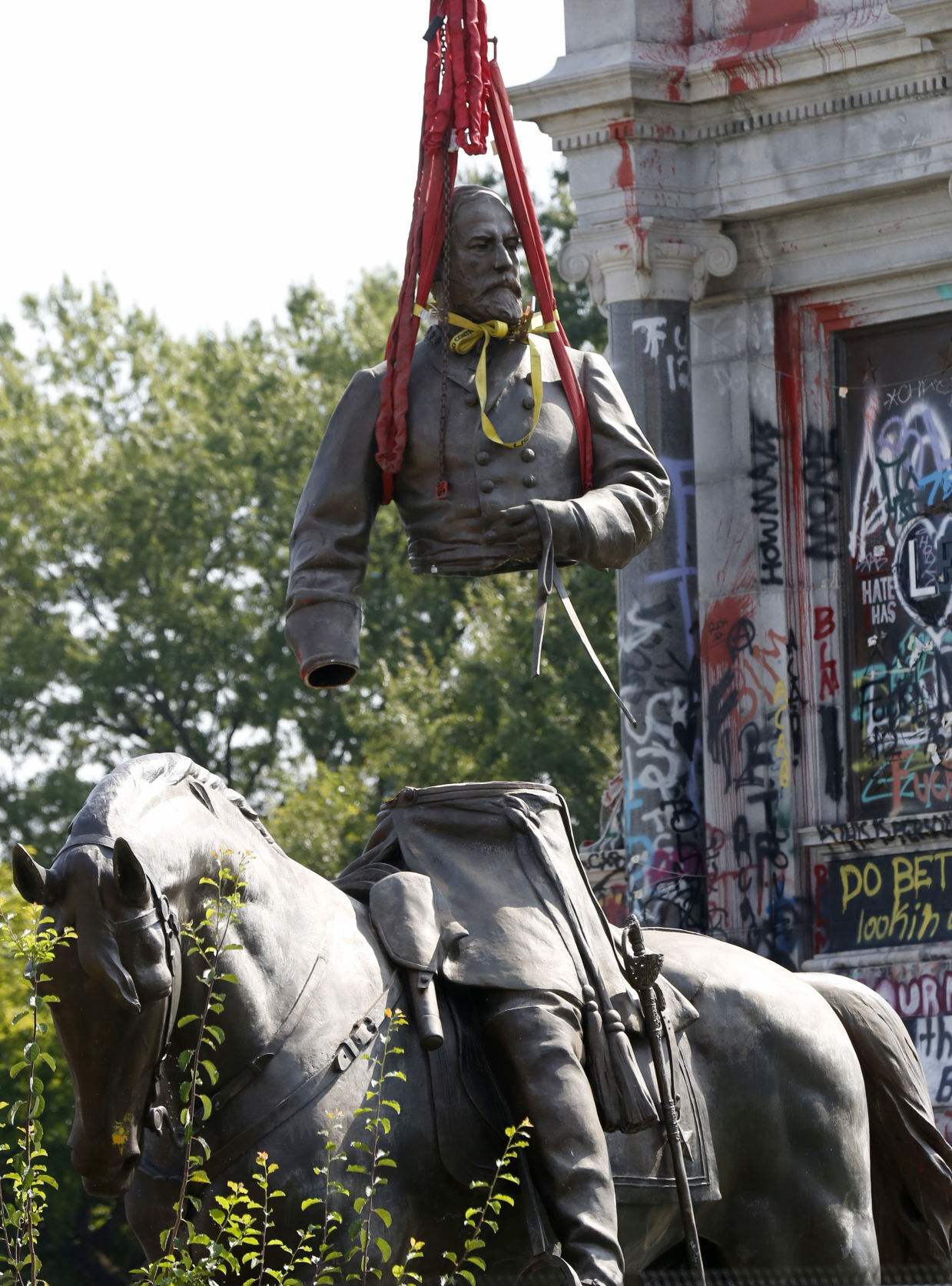 Robert E. Lee statue